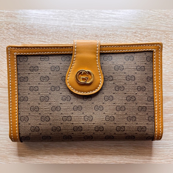 Gucci GG Kisslock Wallet With Coin Pocket - Picture 2 of 16